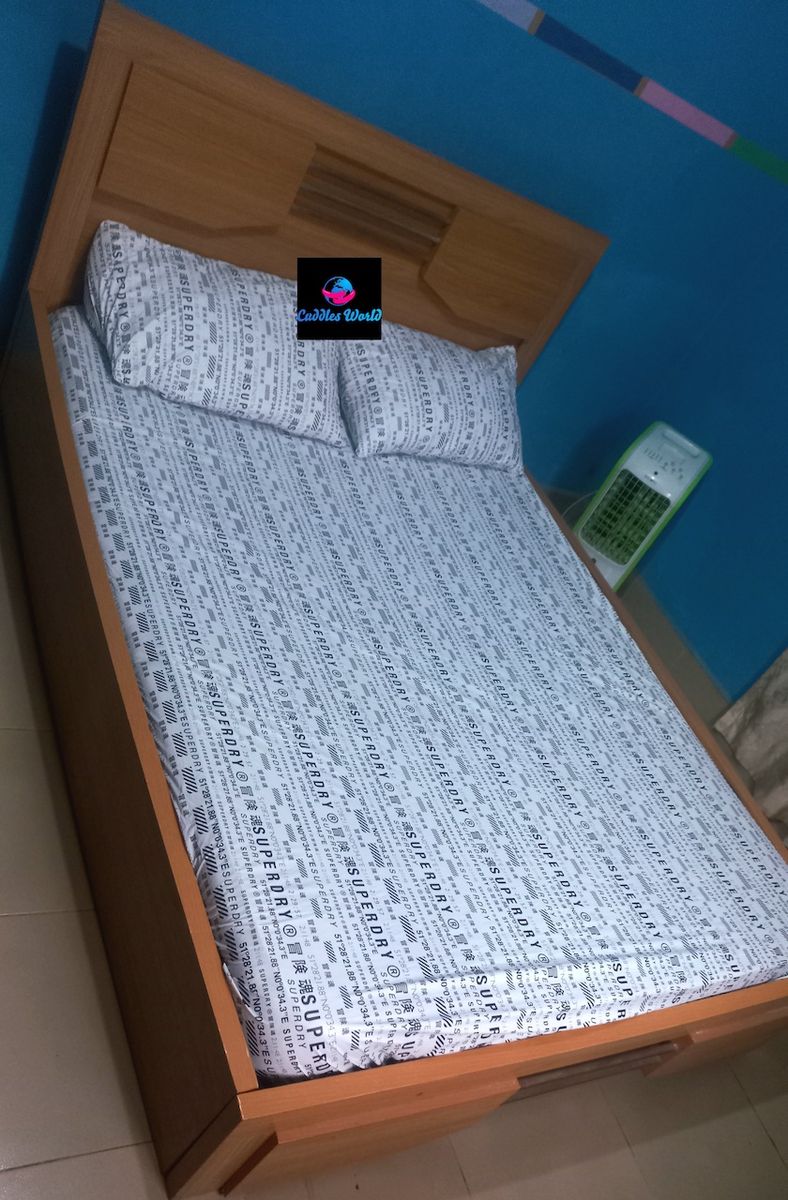 WHITE FITTED WATER PROOF MATTRESS COVER/ PROTECTOR