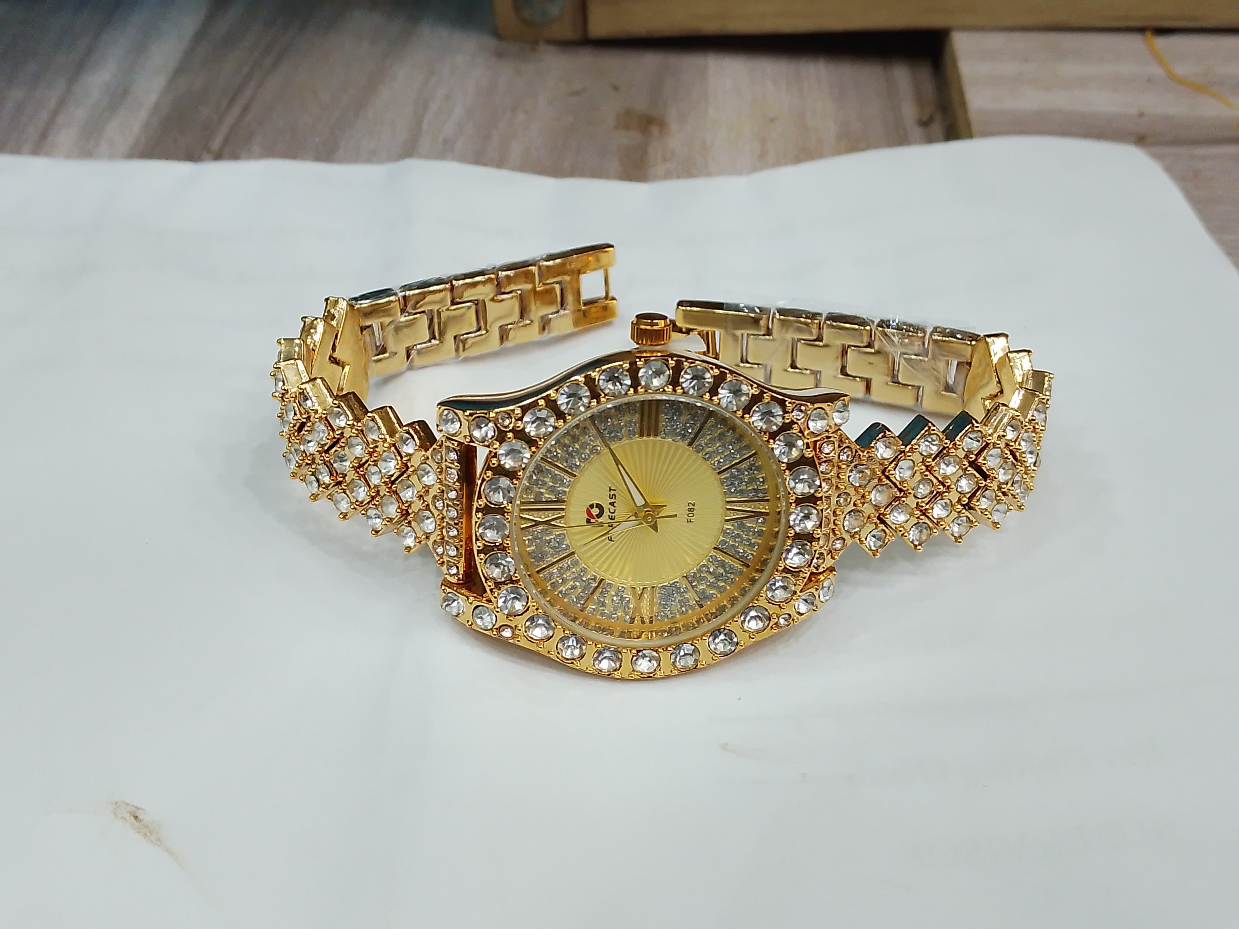 Elegant men wristwatch 