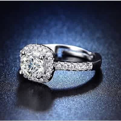 Fashion House Engagement Ring With Case
