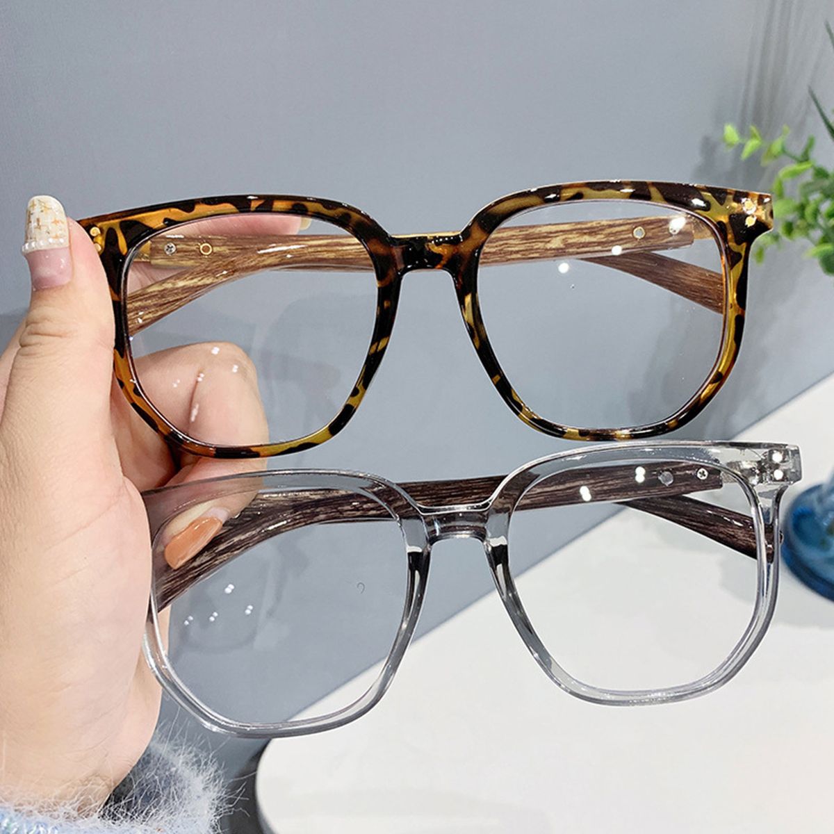 Female Blue Light Blocking Glasses With High-End Wood Grain