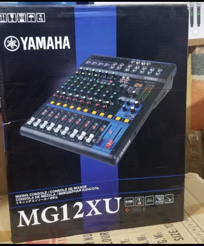 12 Channels Mixer Yamaha