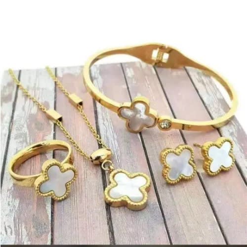 Clover Vca Jewelry Set - White