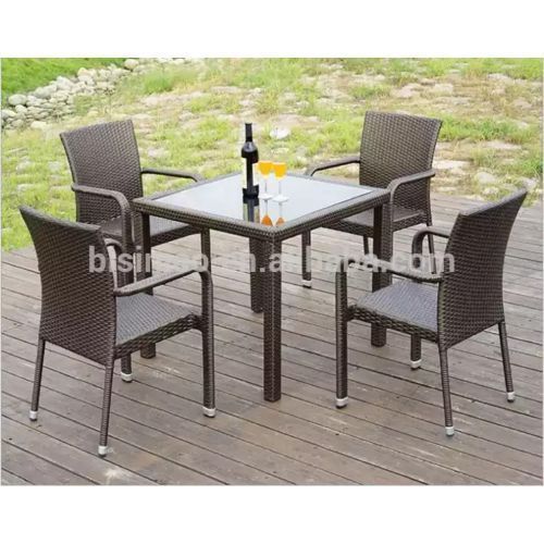 New Rattan Table With 4 Chairs