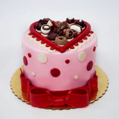 Valentine Cake with Chocolate - 7"