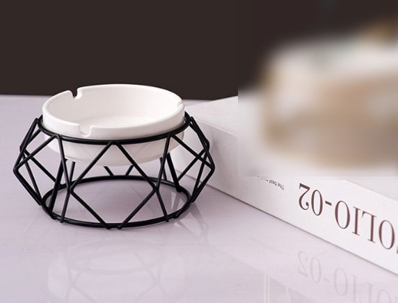 Luxury Wrought Iron Bracket Ceramic Ashtray/Ash Tray