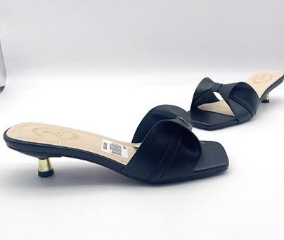 Ladies Simple Comfy Slippers- Black