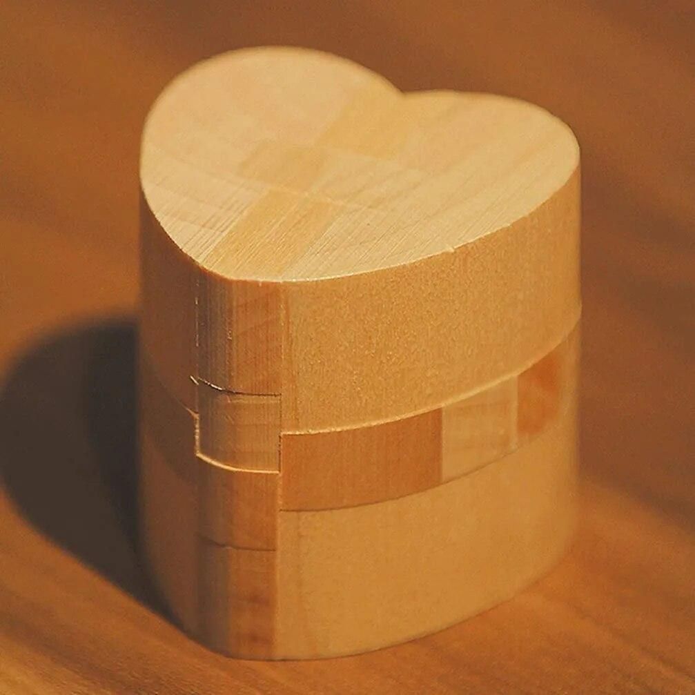 Wooden 3D Heart-Shaped Case Kongming Lock,Brain Teaser Toy for Teens,Decompression Puzzle for Adult,Gift for Kid,Home Decoration