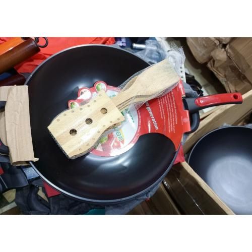 Non-Stick Fry Pan With Free Wooden Set Of Spoons.