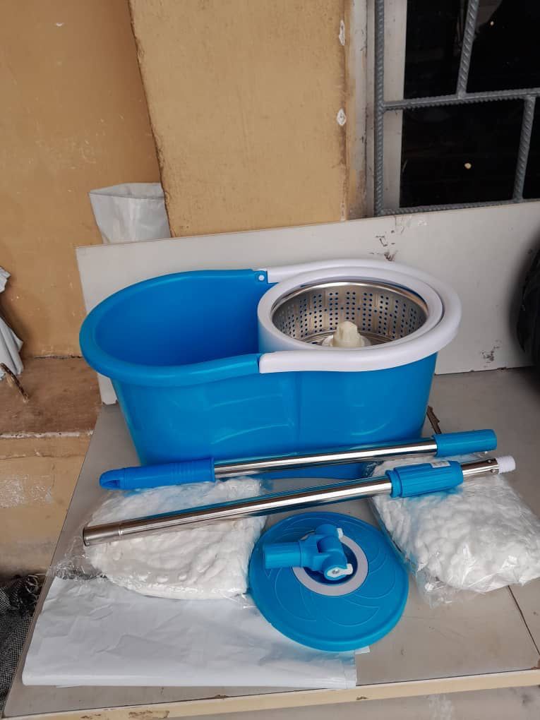 Magic Spin 360 Degrees Easiest Mop - 2- Mop Heads & Bucket