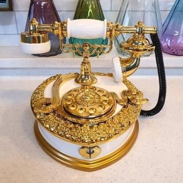 Retro Antique Corded Telephone Decor