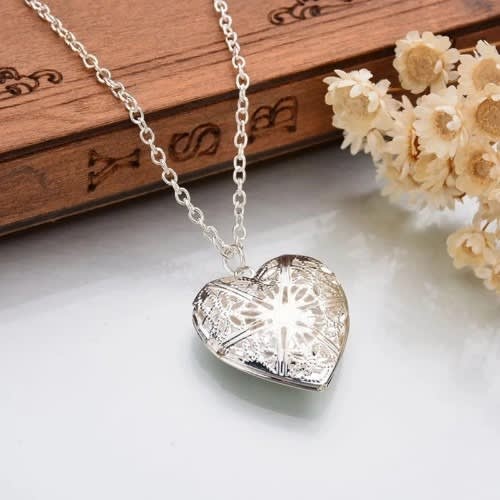 Retro Hollow Heart Pendant Necklace For Women