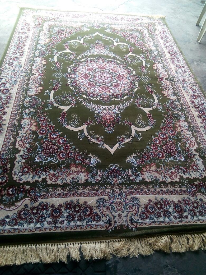 Iranian Centre Rug - 7 X 10 Ft