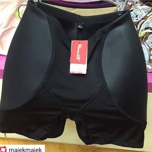 Ladies Buttocks And Hips Tight