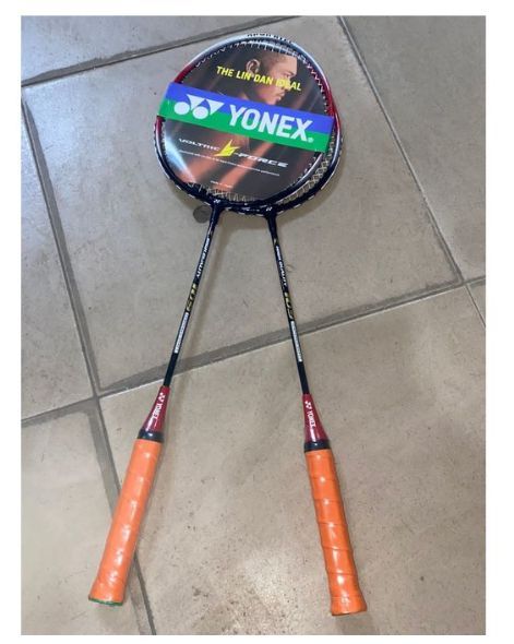 2 In 1 Yonnex Badminton Racket With A Can Of Shuttle
