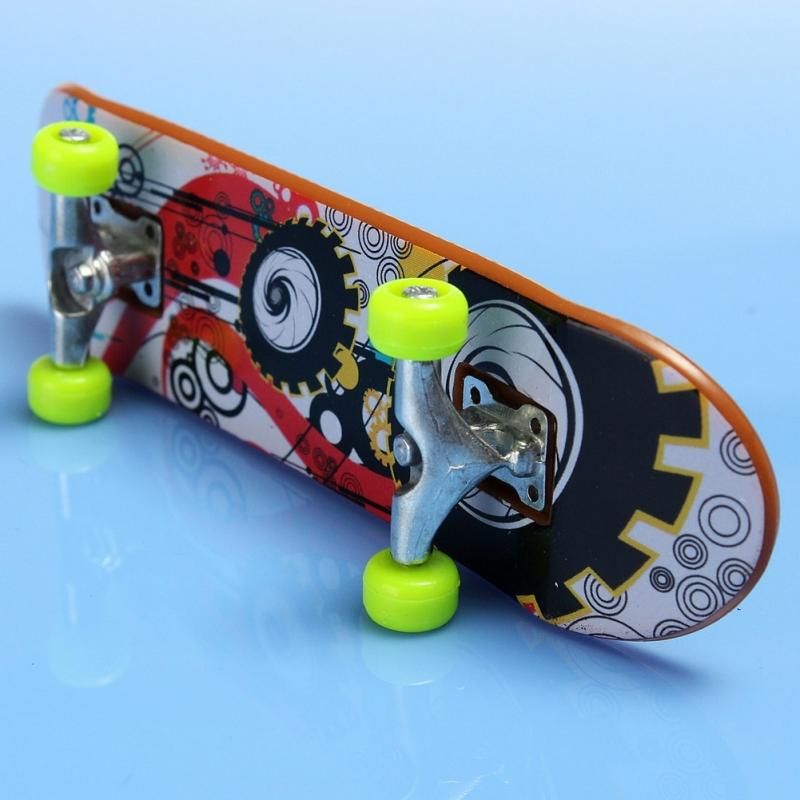 2pcs High Quality Cute Party Favor Kids Children Mini Finger Board Fingerboard Alloy Skate Boarding Toys Gift