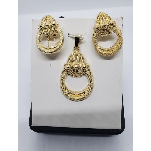 Non Fade Women Pendant & Earring Set