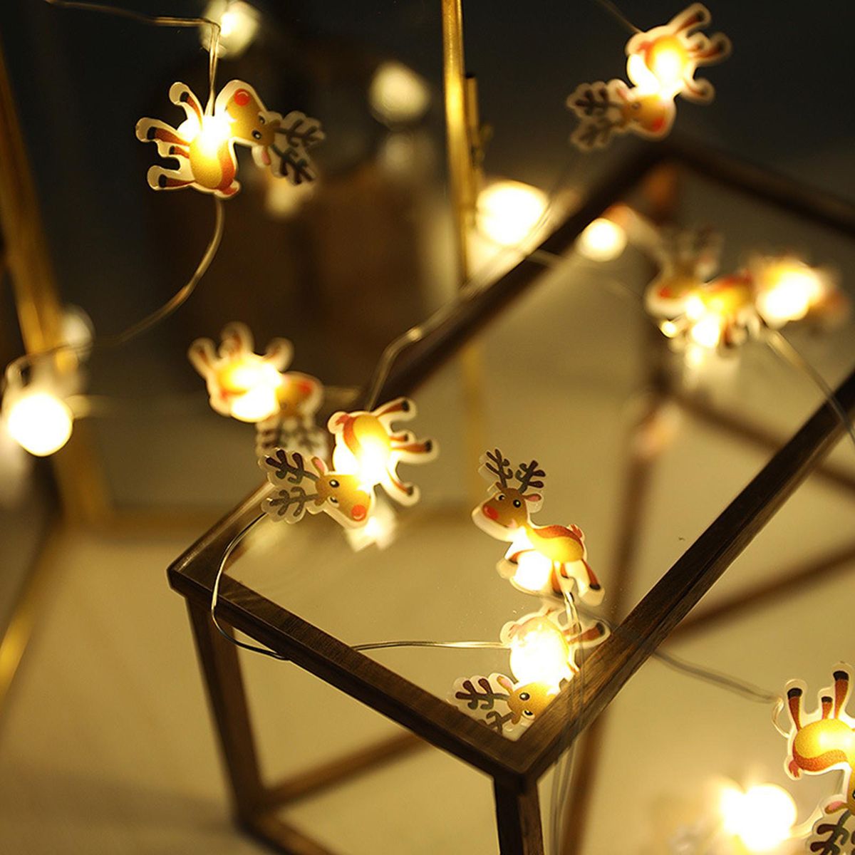 2 Meters/6.6Ft 20LEDs Elk Design String Light Constant Bright& Flash Lighting Mode IP42 Water Resistance 3 * AA Cell Operated for Christmas Xmas Party Home Decoration Present Gift