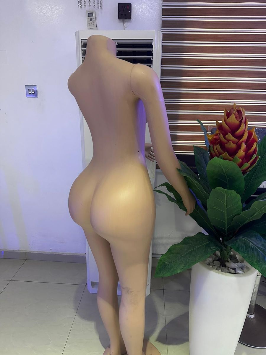 Big Hips Female Mannequin With Arm