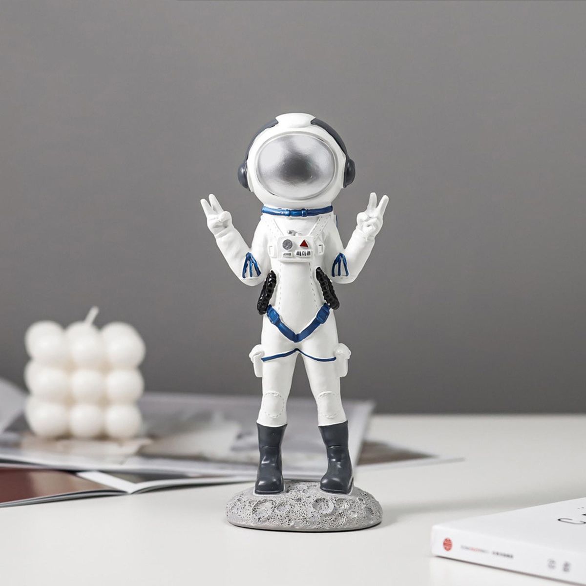 Creative Astronaut Statues Decoration Spacewoman Holding The Planet