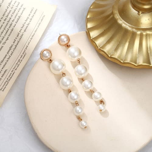 Pearl Drop Earrings-white