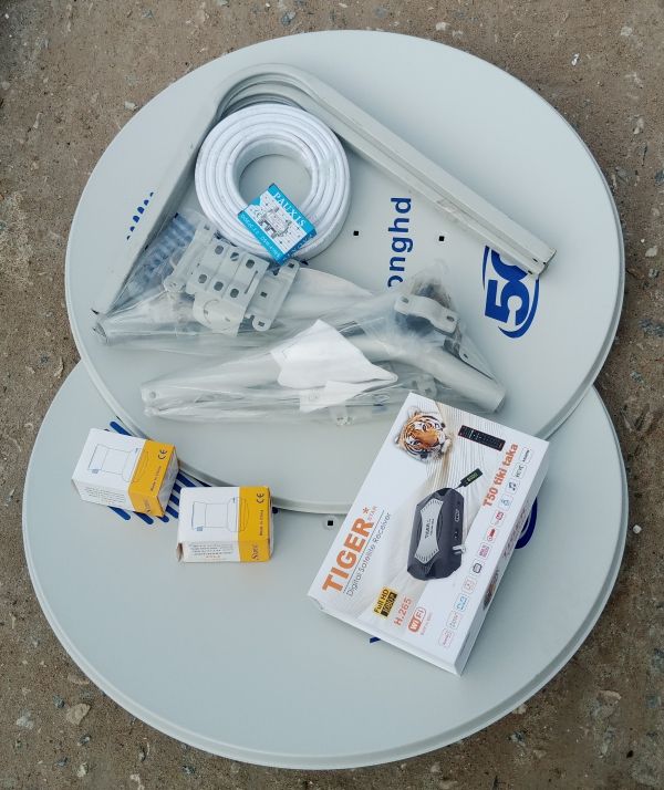 H265 HD Free To Air And 2set Of Network Kit