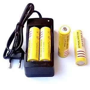 Rechargeable 3.7v - 18650 7800mAh Li-ion Battery X 4pieces & Li-ion 18650 Battery Charger