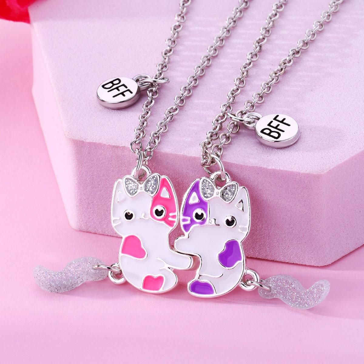 A pair of good friends and best friends BFF cute and lively cat magnets attract children's necklaces