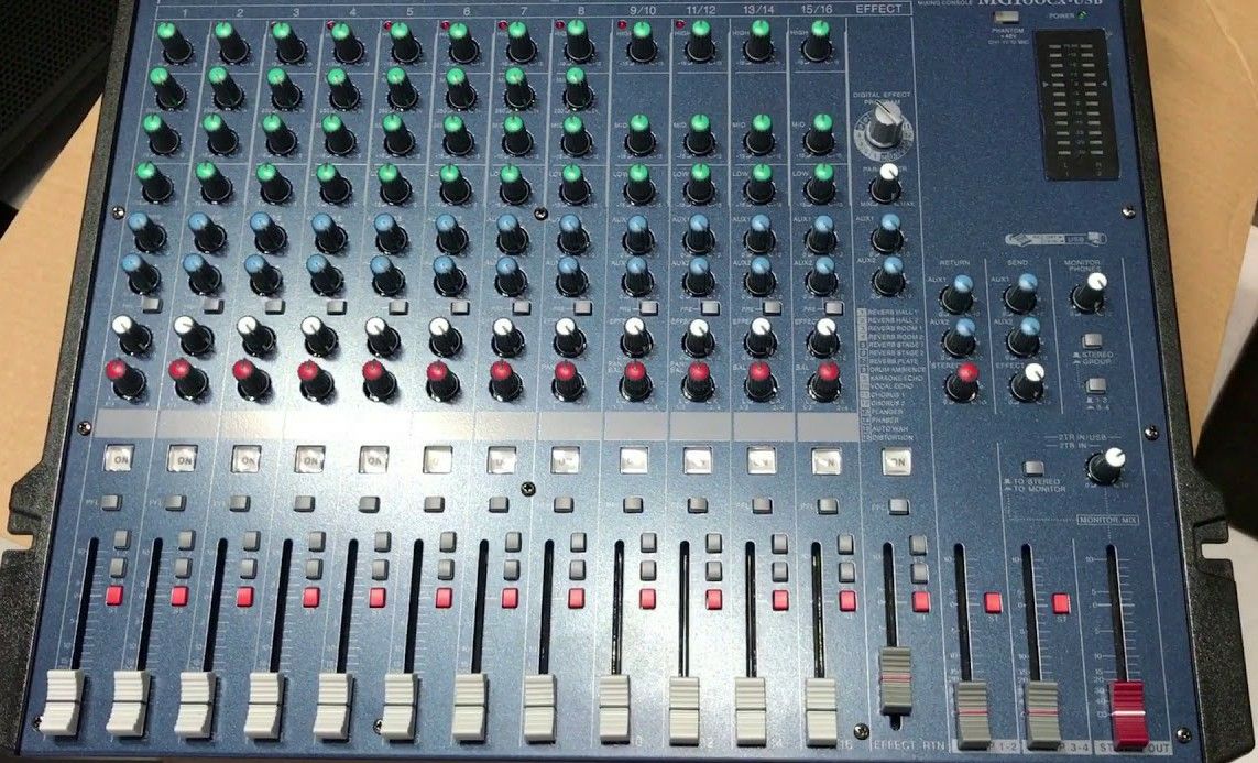 16 Channel Proffessional Console Mixer With Dsp Effect