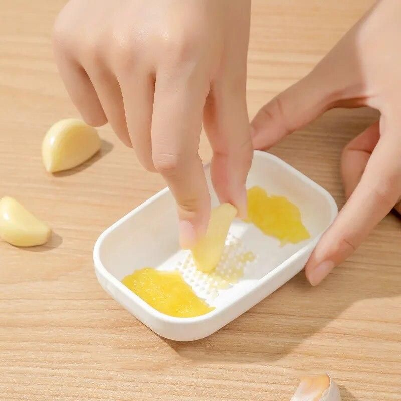 Hand Grinder Garlic Masher Household Ginger and Garlic Grinder Kitchen Complementary Food Masher Garlic Kichen Accessories