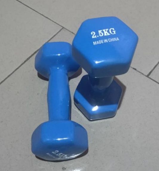 A PAIR OF 2.5KG DUMBBELL