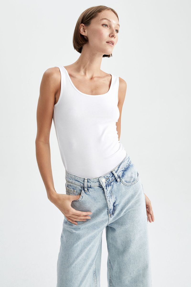 Woman Slim Fit Crew Neck Knitted Athlete - White