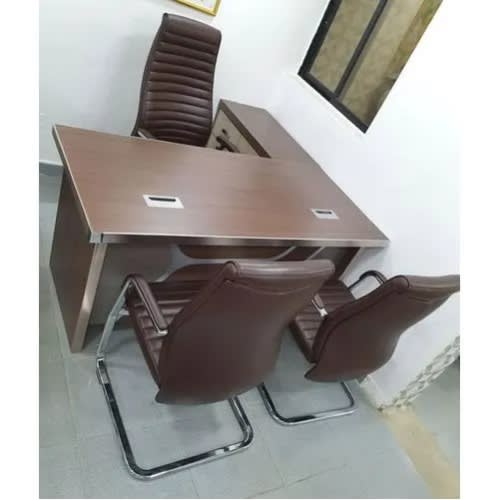 Modern Executive Desk And 3 Sets Of Visitors/swivel Office Chair.