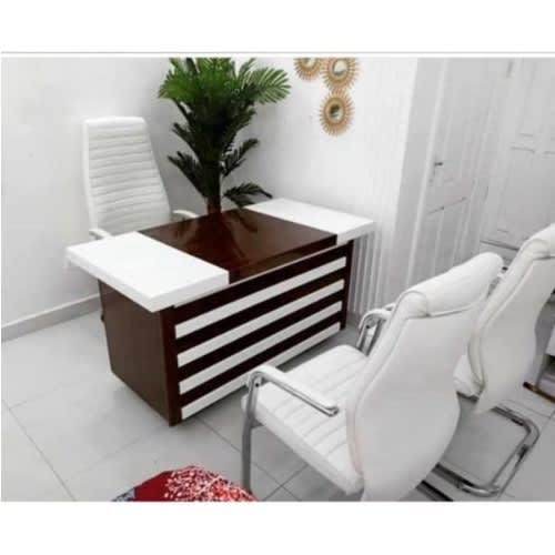 Office Executive Desk And 3 Sets Of Office Visitors/swivel Chairs - White