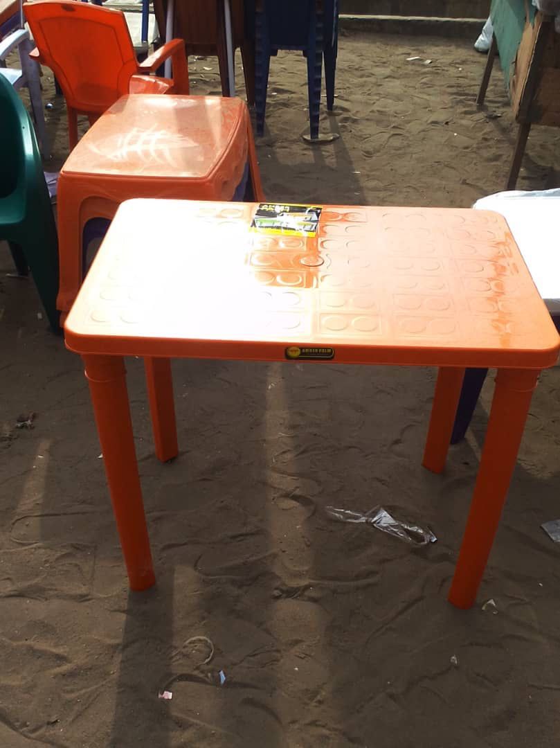 STRONG PLASTIC TABLE