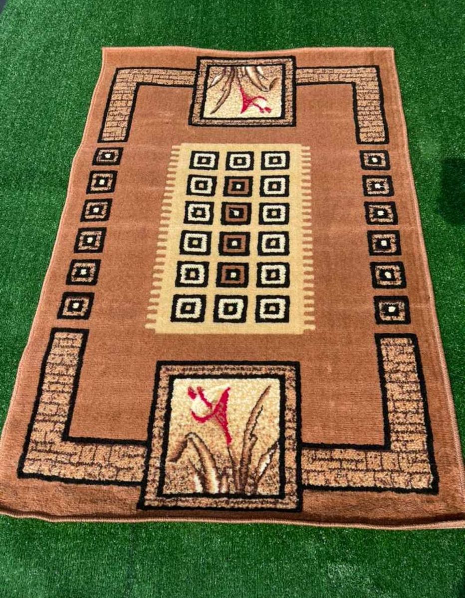 Gold And Brown Center Rug - Low Quality