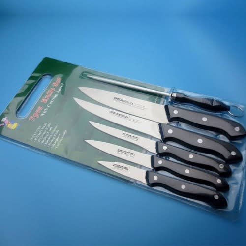 Set Of Knifes With Chopping Board