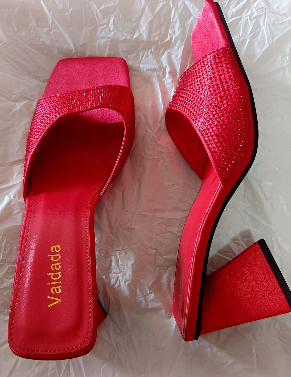 Ladies Fashion AndTrendy Slippers - RED WITH GOLD CHAIN