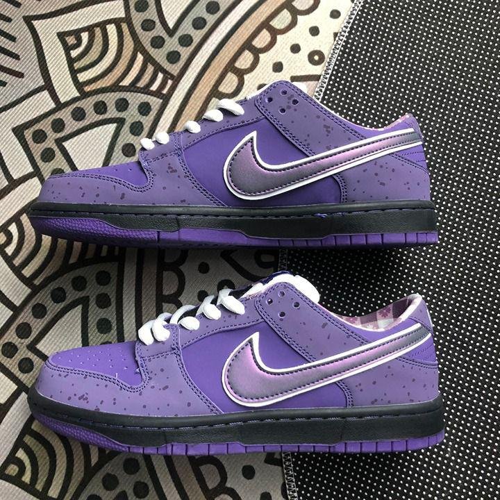 CLASSIC NIKE SNEAKER.