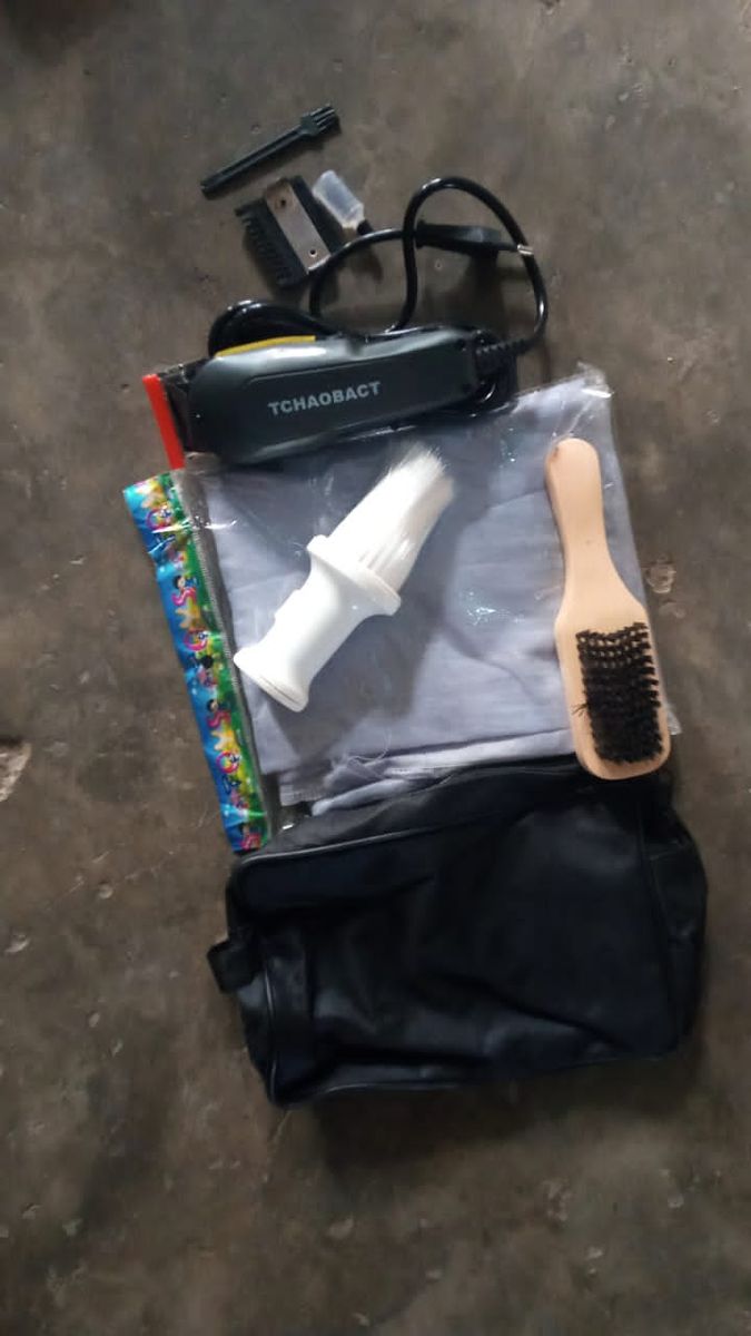 Hair Clipper + Powder Brush + Hair Brush + Apron With Multicolour + Bag