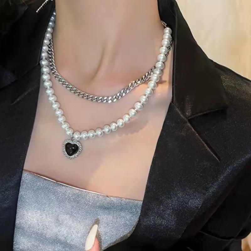 2022 new creative simple temperament women's multi-layer necklace ins style black love double-layer pearl necklace