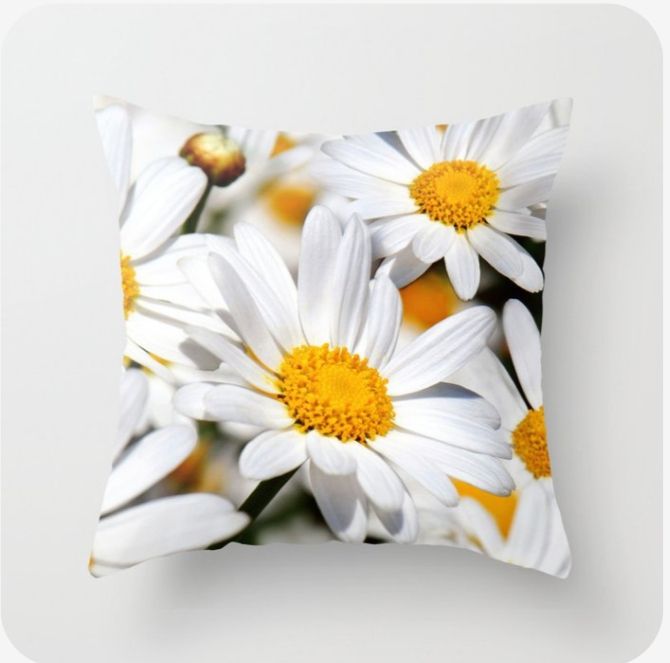 Daisy ZIpped Throw Pillow Cushion Cover