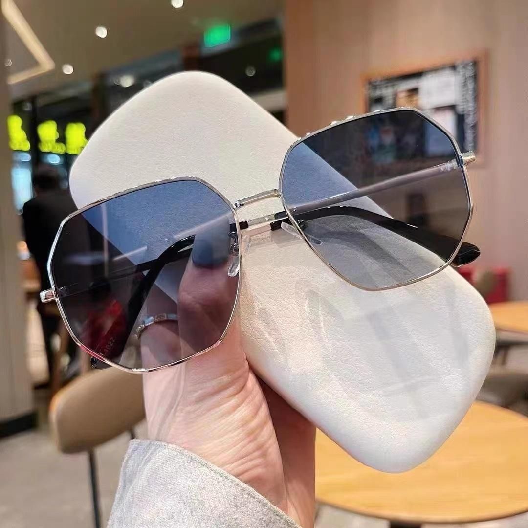 2023 Sunglasses Cute Travel Party Gradient Color Eyewear Girl All-match Pratical Durable Plastic Sunscreen Sunglasses