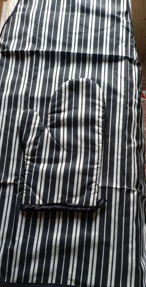 Kitchen Glove Mitten Quitted Set & Kitchen Apron +Key Holder