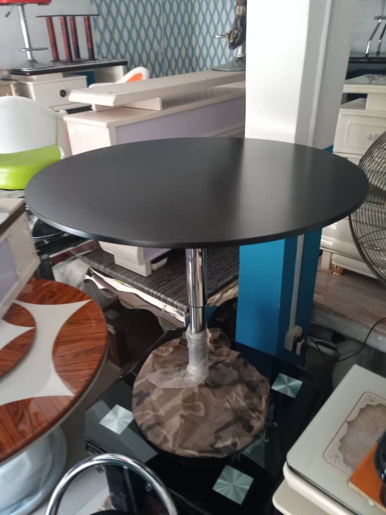 Round Adjustable Table