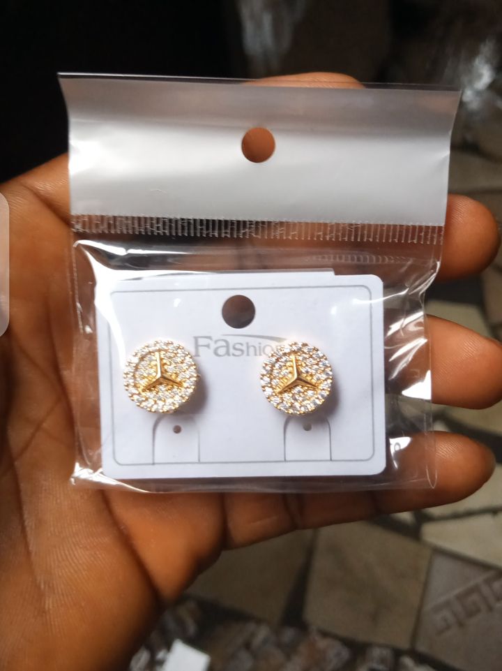 Unixes Stud Earring Gold Clip