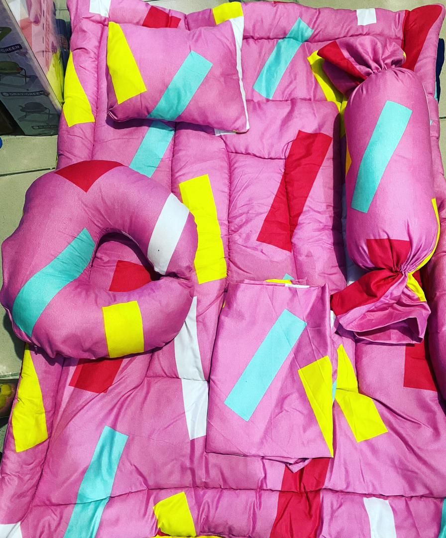 Quality Baby Bedsheet Set With Duvet + 3 Pillows + Bedsheet