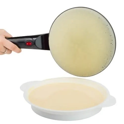 Electric Crepe Maker With Free Egg Beater - 650W