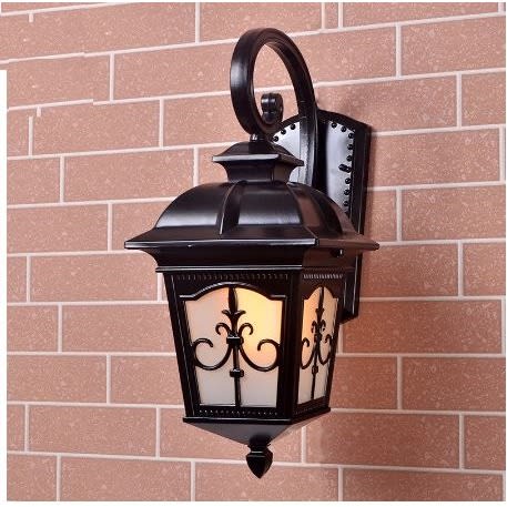 Tr8 Outdoor Wall Light