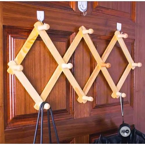 Wooden Wall Bag Hanger &times; 1