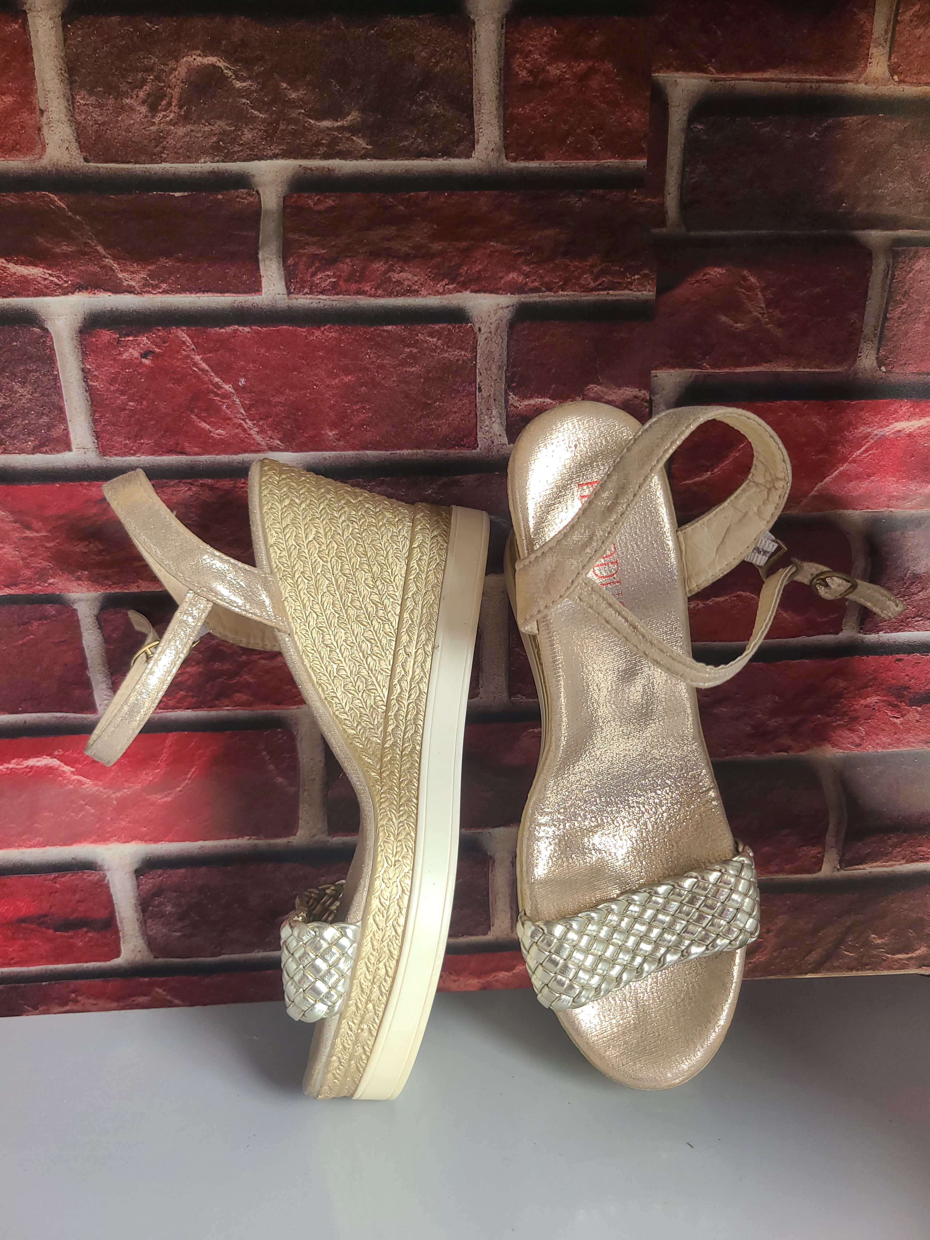 Unique Ladies Mid Heel Wedge Sandals Size (41)